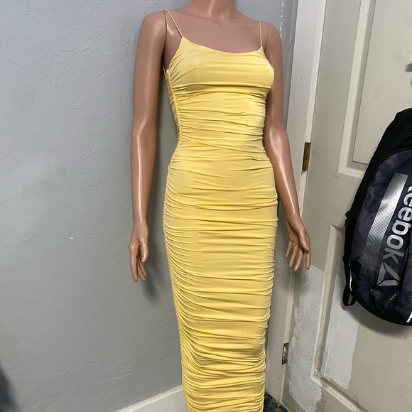 STUNNING OH POLLY LIGHT YELLOW RUCHED MIDI BODYCON DRESS SPAGHETTI STRAP, SIZE 0 - Picture 2 of 6